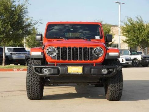 Certified 2025 Jeep Wrangler Unlimited Rubicon AWD/4WD image 2