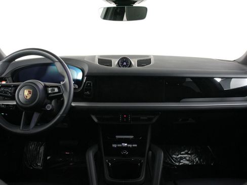 Certified 2025 Porsche Cayenne image 11