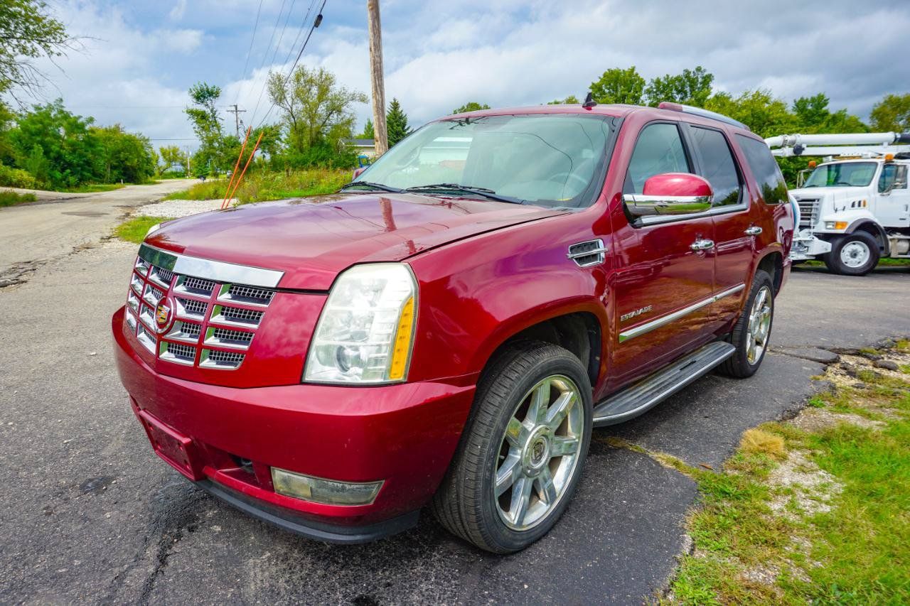 Used 2010 Cadillac Escalade Luxury AWD/4WD image 4