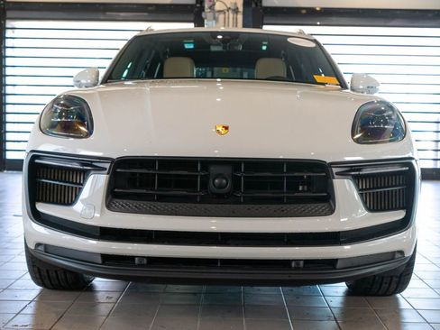 Certified 2023 Porsche Macan S AWD/4WD image 6