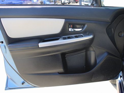 Used 2017 Subaru Crosstrek 2.0i Limited image 9