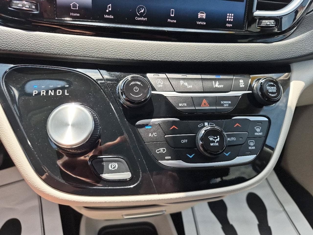 Used 2023 Chrysler Pacifica Touring-L FWD image 23