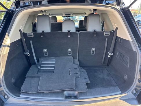 Certified 2023 Nissan Pathfinder SV w/ Black Appearance Package image 25