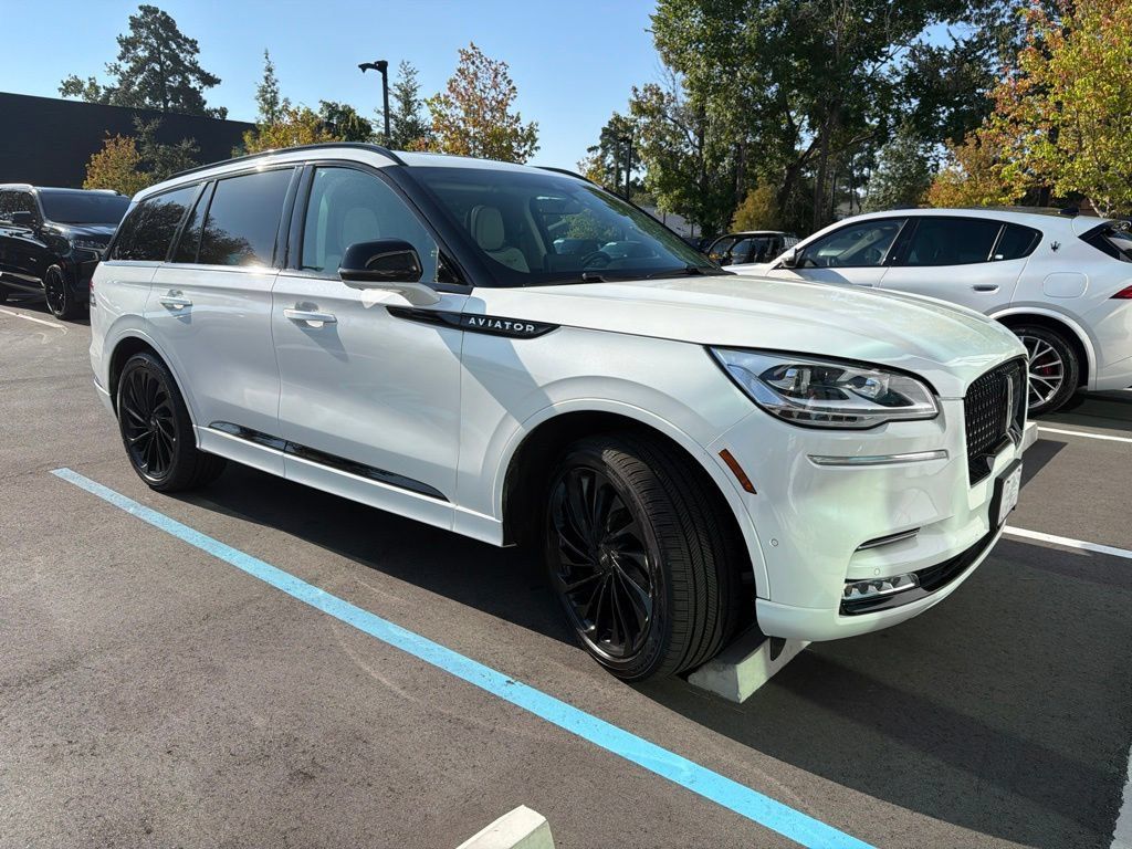 Used 2024 Lincoln Aviator Black Label w/ Jet Package AWD/4WD image 3