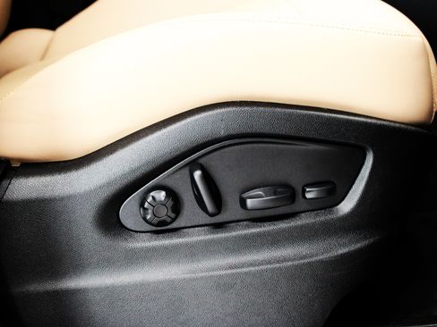 Used 2025 Porsche Cayenne Turbo AWD/4WD image 33