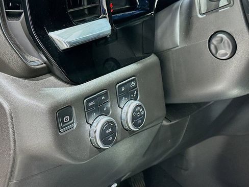 Used 2024 GMC Sierra 1500 SLT AWD/4WD image 10