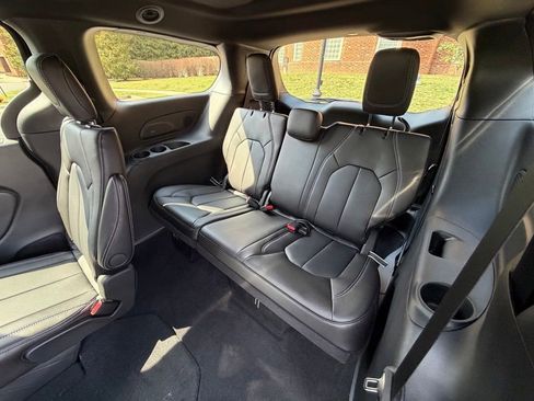 New 2026 Chrysler Pacifica Select image 12