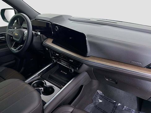 Used 2025 Chevrolet Tahoe High Country AWD/4WD image 23