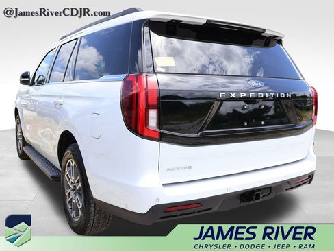 Used 2025 Ford Expedition Active AWD/4WD image 18