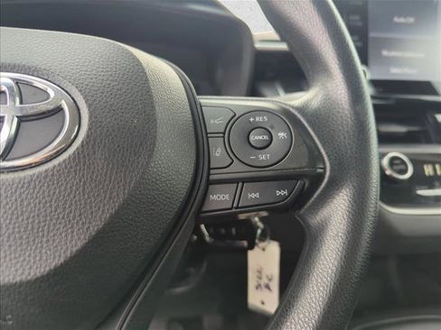 Used 2022 Toyota Corolla LE image 16