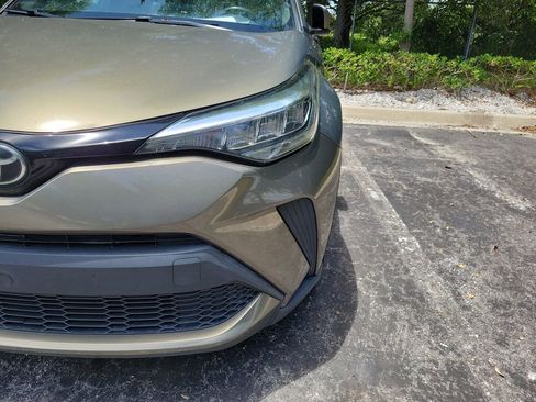 Used 2021 Toyota C-HR XLE FWD image 6