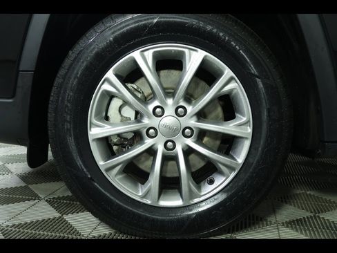 Used 2022 Jeep Cherokee Latitude Lux w/ Sun & Sound Group image 14