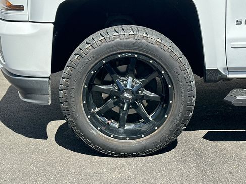 Used 2018 Chevrolet Silverado 1500 LT w/ All Star Edition AWD/4WD image 42
