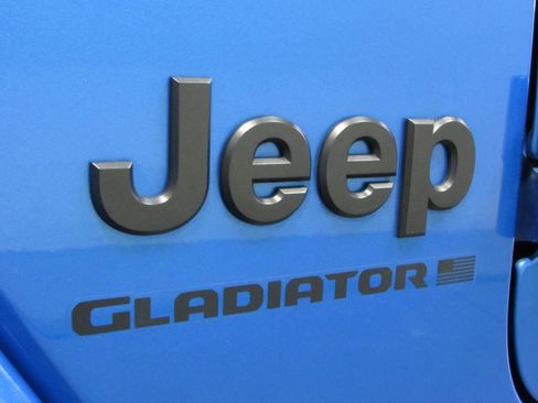 Used 2023 Jeep Gladiator Sport AWD/4WD image 32