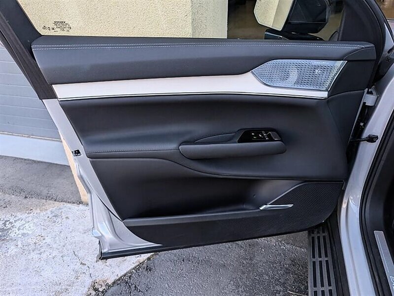 Used 2025 Volvo EX90 Ultra AWD/4WD image 17