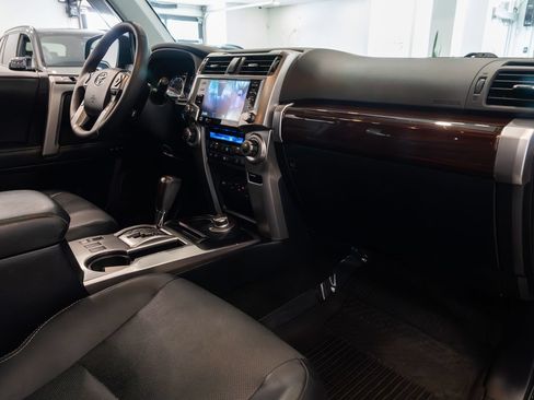 Used 2022 Toyota 4Runner Limited AWD/4WD image 27