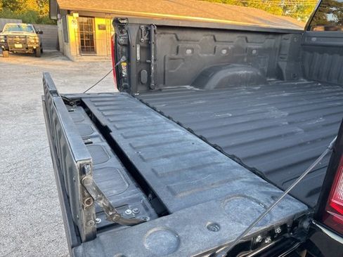 Used 2023 GMC Sierra 2500 AT4 image 30