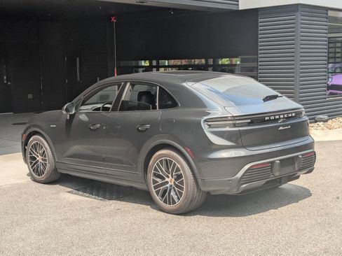 Certified 2025 Porsche Macan 4 Electric AWD/4WD image 3