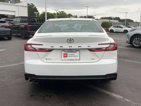 Used 2025 Toyota Camry SE w/ Convenience Package FWD image 5