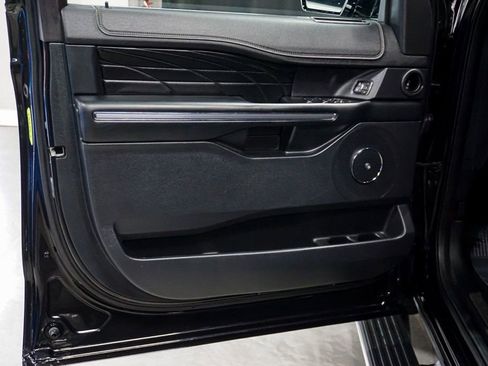 Used 2019 Ford Expedition Platinum image 18