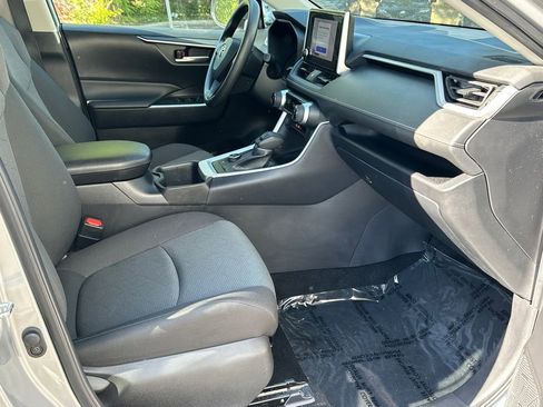 Used 2025 Toyota RAV4 XLE AWD/4WD image 10