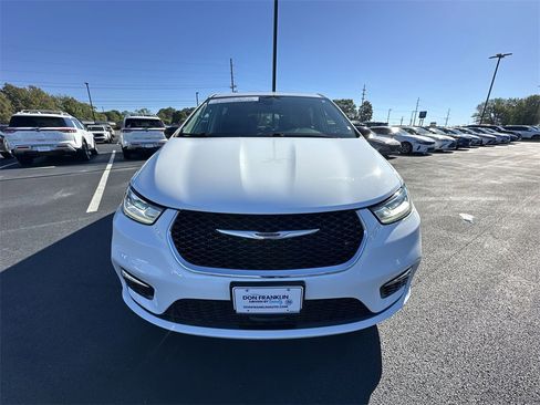 Used 2024 Chrysler Pacifica Limited image 28