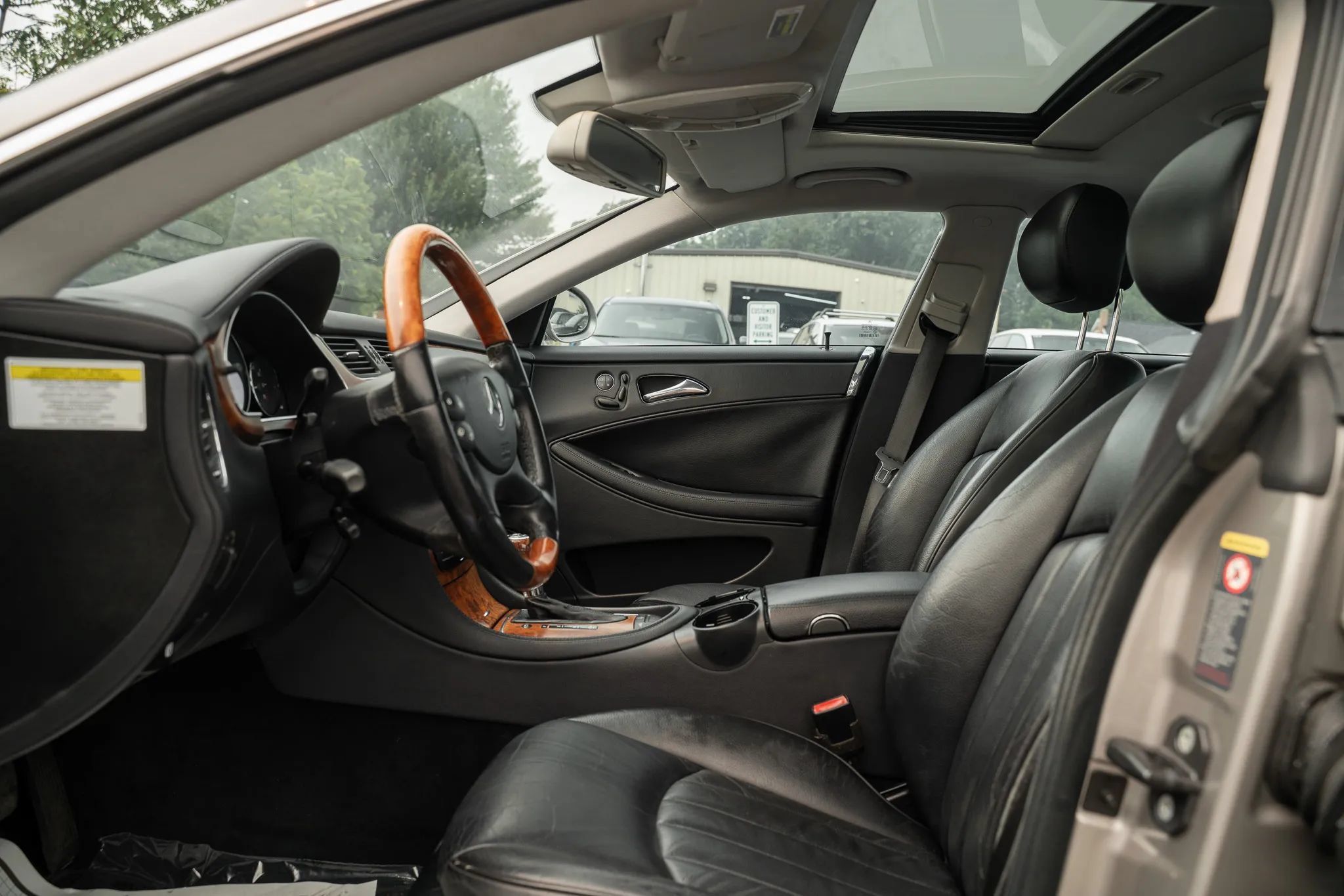 Used 2006 Mercedes-Benz CLS 500 w/ Entertainment Pkg image 7