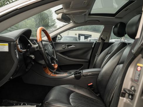 Used 2006 Mercedes-Benz CLS 500 w/ Entertainment Pkg image 7
