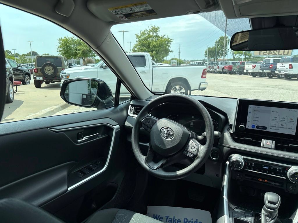 Used 2025 Toyota RAV4 XLE FWD image 26