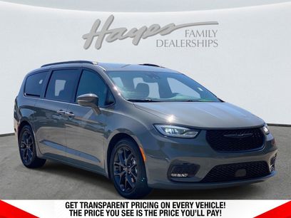 Used 2022 Chrysler Pacifica Touring-L w/ S Appearance Package