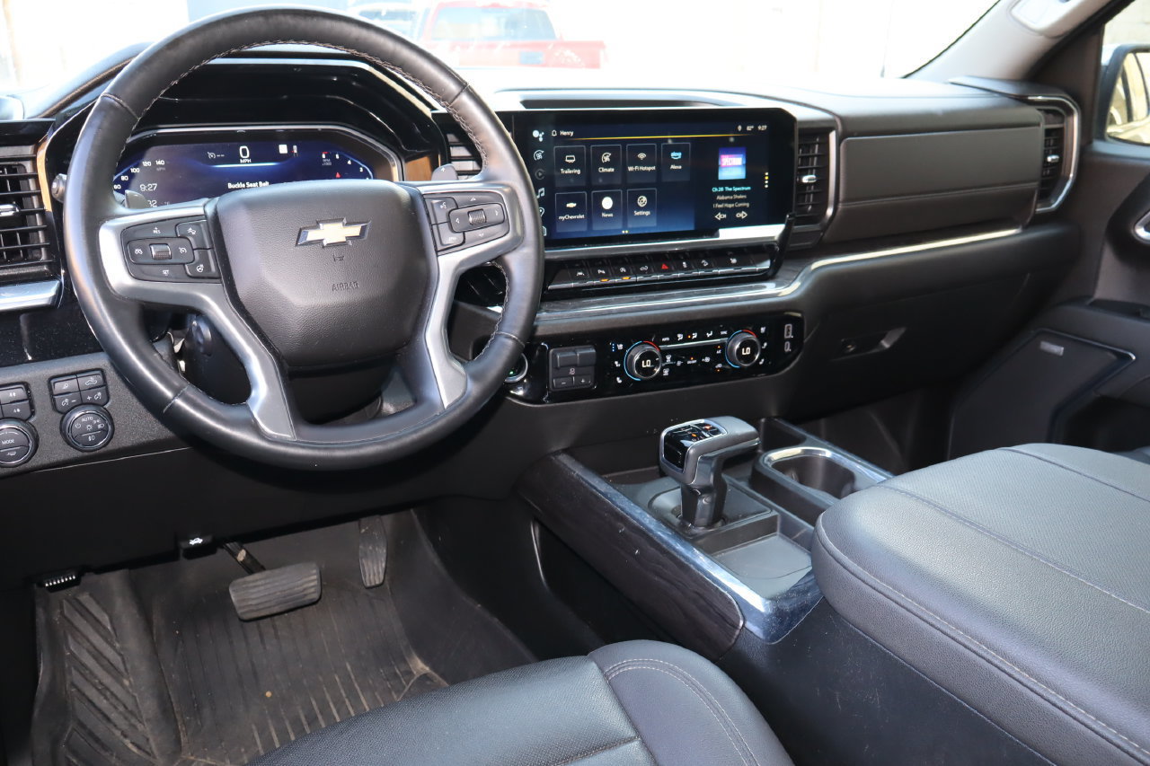 Used 2023 Chevrolet Silverado 1500 LTZ AWD/4WD image 4