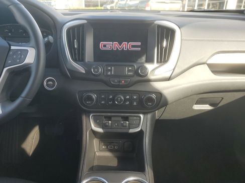 Used 2024 GMC Terrain SLT image 10