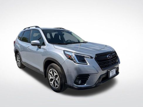 Certified 2023 Subaru Forester Premium AWD/4WD image 3