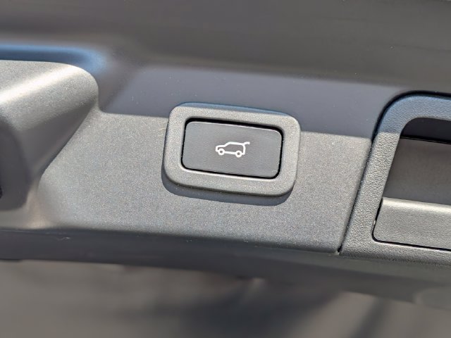 Used 2019 Land Rover Range Rover Velar R-Dynamic SE AWD/4WD image 25