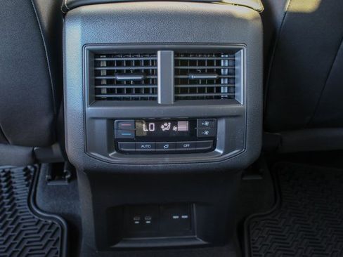 Used 2023 Volkswagen Atlas SE image 25