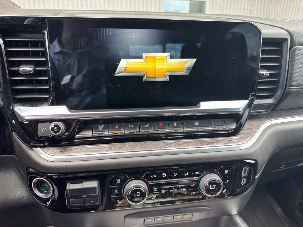 Used 2025 Chevrolet Silverado 3500 LTZ w/ LTZ Plus Package AWD/4WD image 12