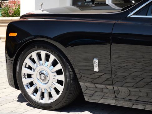 Certified 2022 Rolls-Royce Phantom Extended Wheelbase w/ The Phantom Package RWD image 13