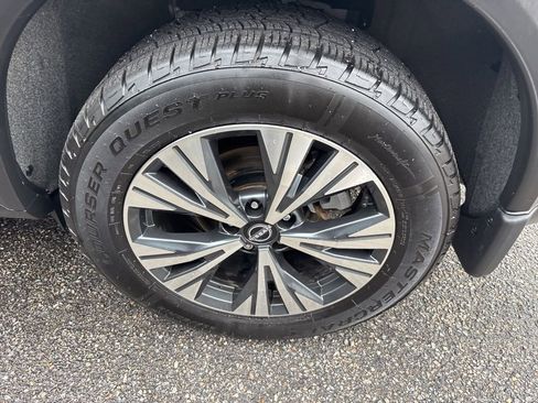 Used 2023 Nissan Rogue SV image 14