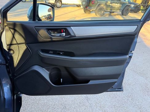 Used 2017 Subaru Outback 2.5i Premium image 23