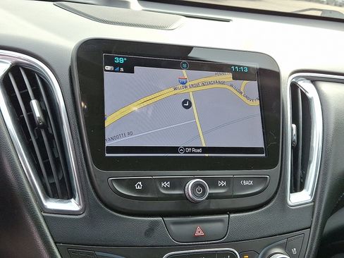 Used 2018 Chevrolet Malibu Premier w/ Premier Sun and Wheel Package image 17