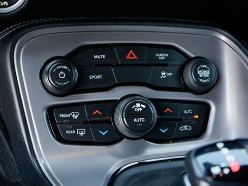 Used 2023 Dodge Challenger SXT RWD image 29