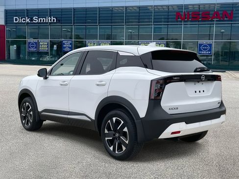 Used 2025 Nissan Kicks SV image 4