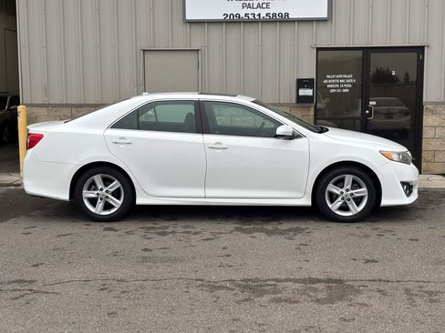 Used 2012 Toyota Camry SE image 2