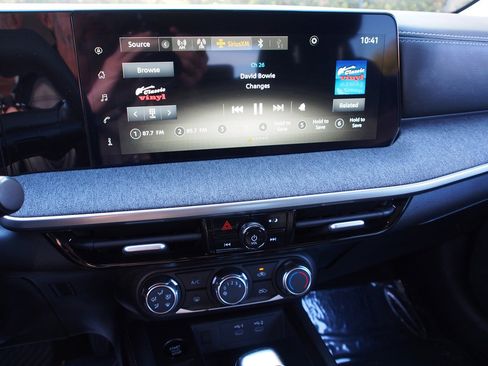 Used 2025 Nissan Kicks SV image 23