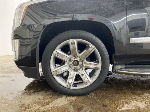 Used 2015 Cadillac Escalade Luxury image 11