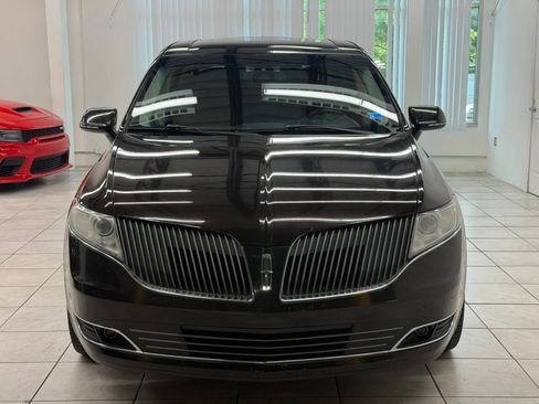 Used 2013 Lincoln MKT AWD image 2