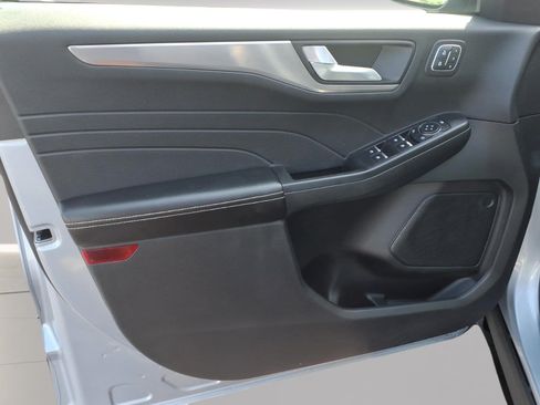 Certified 2022 Ford Escape Titanium AWD/4WD image 8