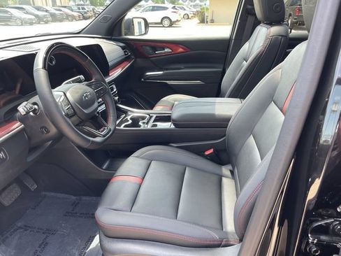 Used 2024 Chevrolet Traverse RS AWD/4WD image 11