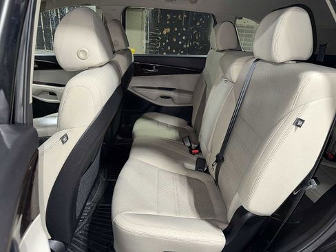Used 2018 Kia Sorento LX w/ LX V6 Convenience Package image 17