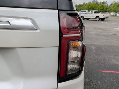 Used 2024 Chevrolet Suburban High Country AWD/4WD image 12